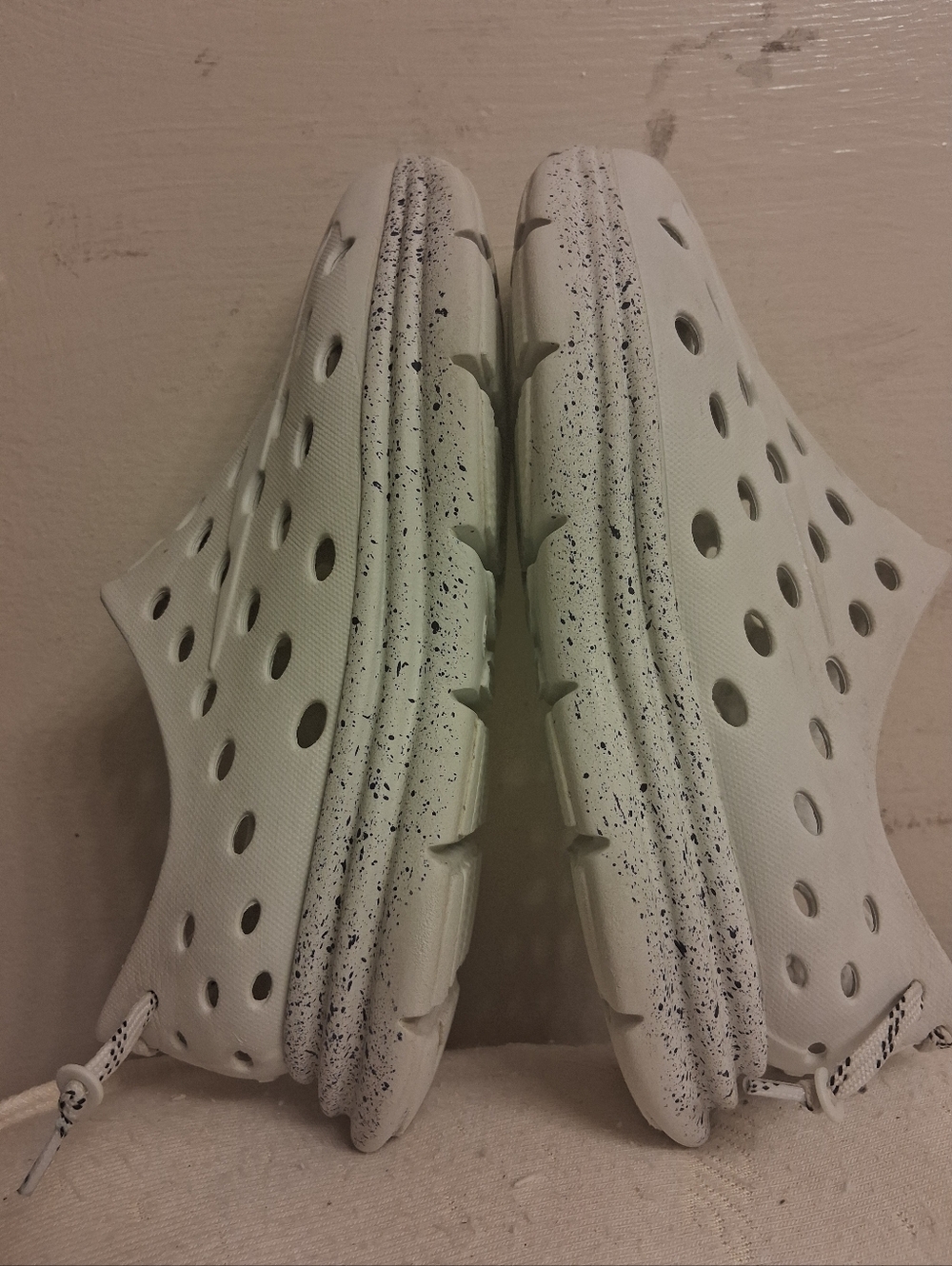 Light Gray KANE Slip-On Perforated Foam Clogs Size Mens 3, Womens 5 Clean - Picture 9 of 16